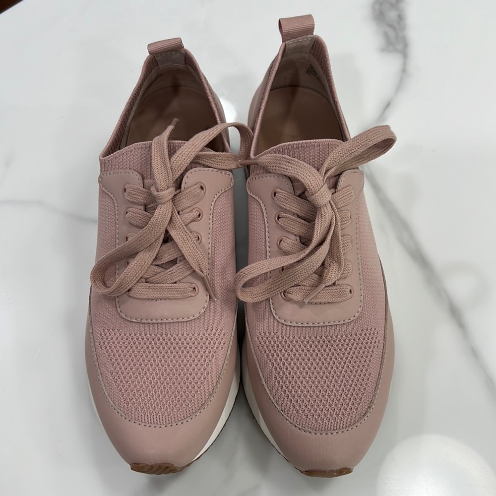 Banana Republic tennis shoes